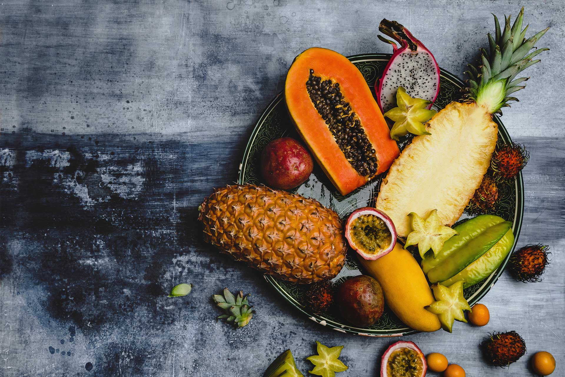 imagem frutos tropicais como abacaxi, manga, mamão, maracujá, pitaya, physalis