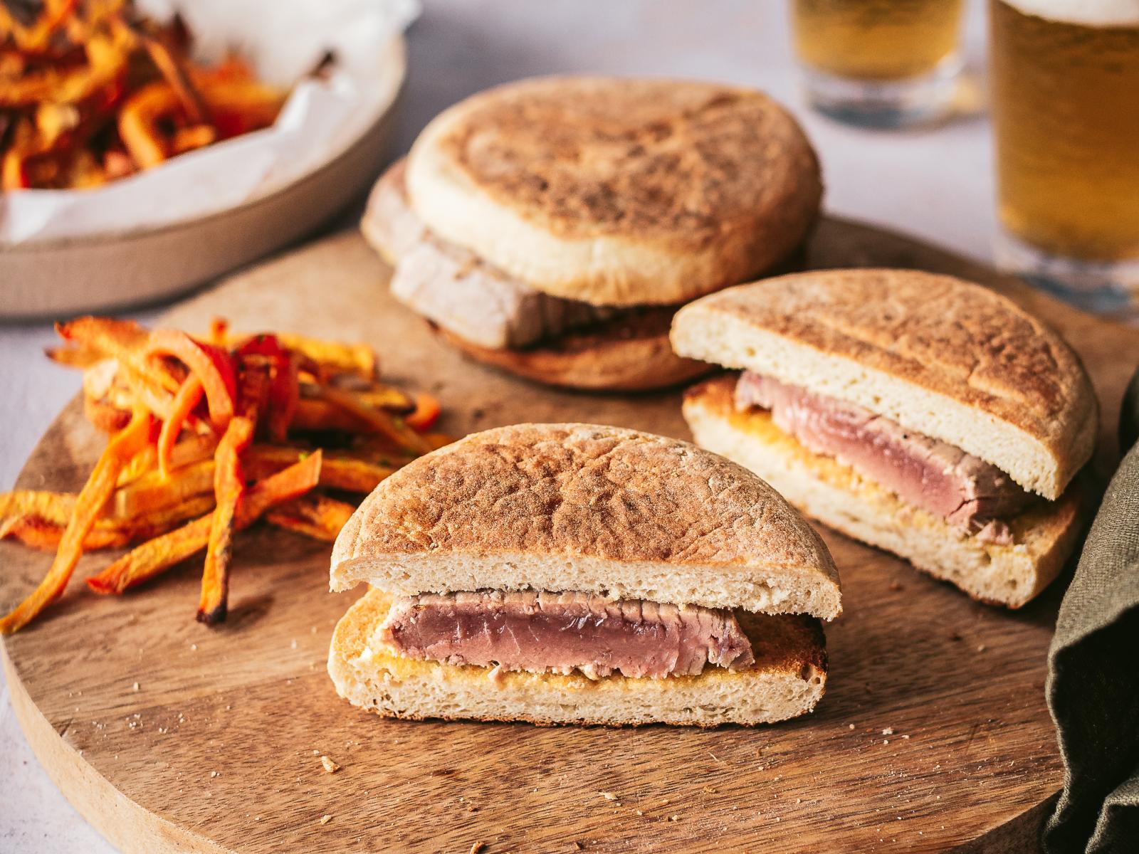 Prego de Atum em Bolo de Caco